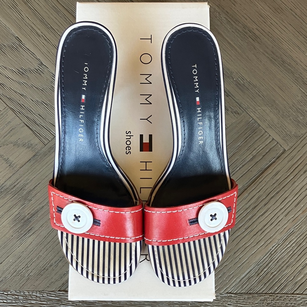 Tommy Hilfiger  Striped heeled Slide sandal with White Button Accent